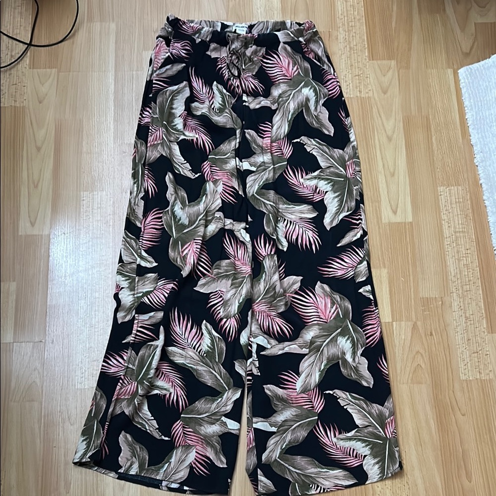 Billabong Leaf Print Drawstring Pants Size Medium Never Worn